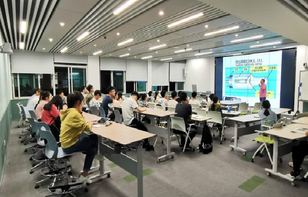 留下的含糊地带是为了激起学生自动追问AI将路铺得过于平整 留下的含糊地带是为了激起学生自动追问AI将路铺得过于平整